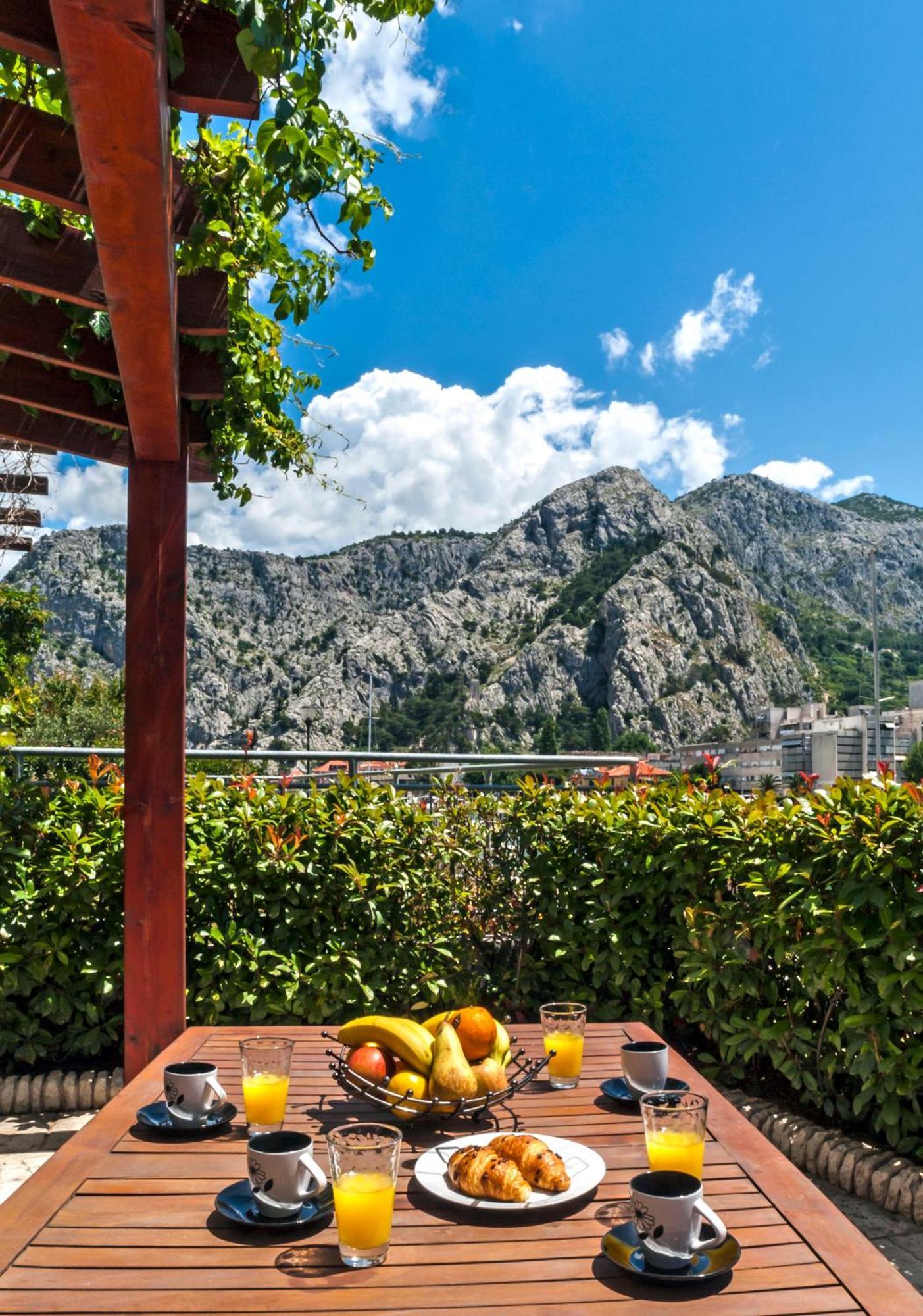 Apartment Lejo Omiš Exterior foto